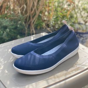 Women’s navy Clarks flats